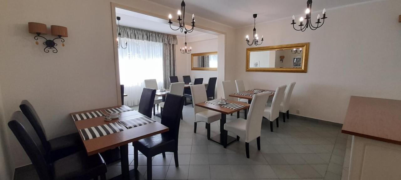 Astral Aparthotel Raszyn Exterior photo